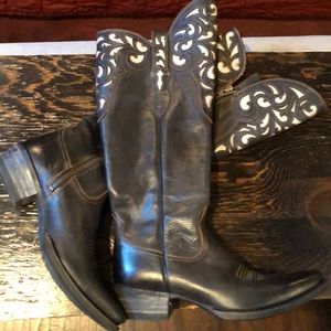 Ariat Brand y’all cowboy boots